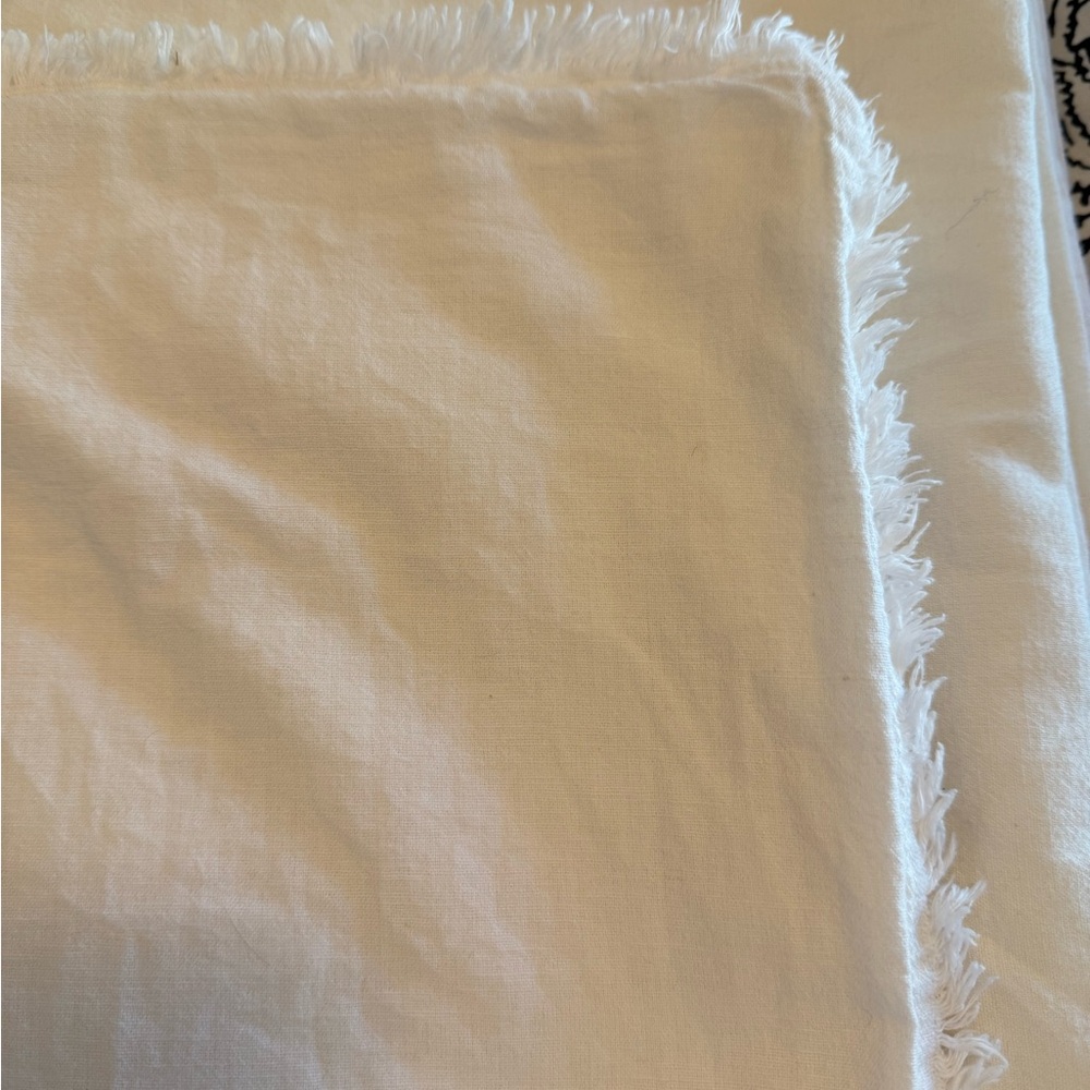 The Company Store KING Linen/cotton Duvet Cover set w/ fringed shams small spots